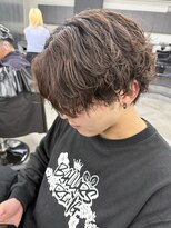 アウラ(AURA)&nbsp;ツイスパシャドウメンズパーマセンターパート無造作パーマ