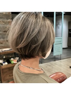 パース(PARS) 骨格補正ショートボブ　バレイヤージュ【PARS内山祐志】