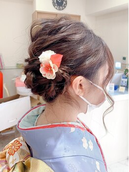 [ヘアセット￥4000～]結婚式・二次会・卒業式・成人式などの特別な日は、可愛く崩れにくいセットを！