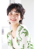 くせ毛風が可愛い黒髪の小顔ショートパーマヘア