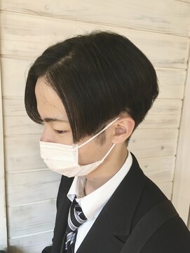 オーシャン(Ocean) ［OCEAN　Hair&Life高田徹]テクノ風センターパート