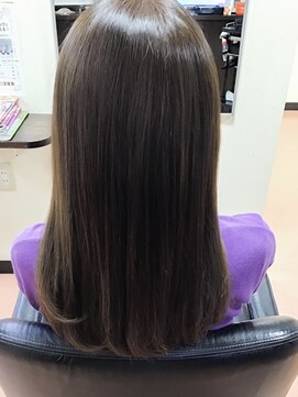 アキ美容室 天使の輪が素敵♪ストレートヘアー