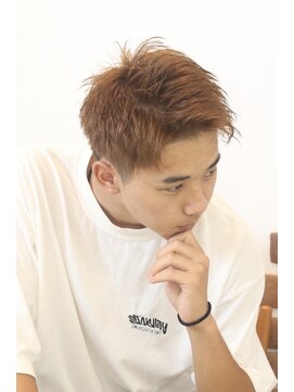 モナミ美容室 ツーブロショート（イエローカラー）