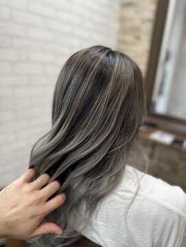 アトリエナガノ(atelier nagano) ニュアンスカラー/センターパート/ツヤ髪スタイル/ブルージュ
