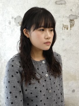 ルイス(LEWES) 黒髪ロングパーマ
