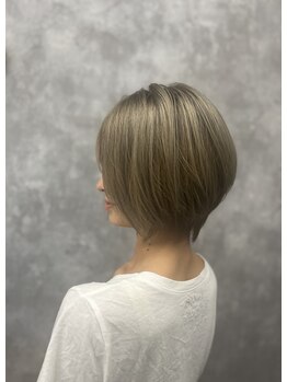 クオーレ(Cuore)の写真/さりげなくお洒落なインナーカラーやダメージレスのブリーチカラーが人気◎ハイトーンカラーもお任せ♪