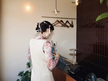 モノリス(MONOLITH.)の写真/洗練されたトレンドヘアセットで美しく◎