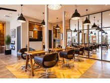 オーブヘアーリリエ 富士店(AUBE HAIR lilie)の雰囲気（開放感のある明るい店内で、くつろぎの時間をお過ごしください。）