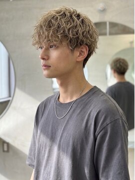 リラクオーレメンズ(LIRA CUORE men's) ハイトーン×ツイストパーマ