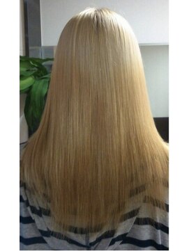 エル ブランシュ elle blanche 〈大人気縮毛矯正〉柔らか過ぎる手触りが叶うストレート