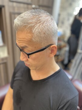 ミリオンバックス 上野(Million Bucks) 大人【スキンフェードアップバング】