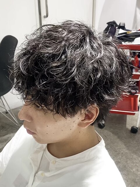 波巻きパーマツーブロック刈り上げラウンドマッシュ韓国黒髪