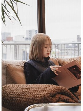 ネム(NE≡M) ベージュ