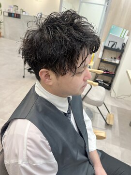 ユニ 江坂(Uni.) アップバング  ツイストスパイラル　メンズパーマ