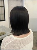 大人可愛いが叶う！暗髪×外ハネの美髪縮毛矯正ミディアム