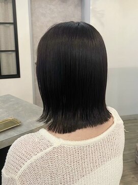 ヴィサージュバスク(VISAGE ba.s.k) 大人可愛いが叶う！暗髪×外ハネの美髪縮毛矯正ミディアム