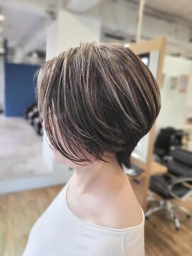 モナン(monan) ショート白髪ぼかしハイライトオリーブグレー脱白髪染め