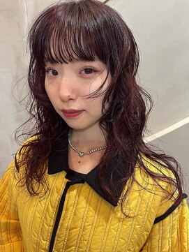 ムース(mmm) 深めボルドーのレイヤーパーマ