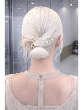 ストゥー(StueW.) お呼ばれパーティーヘアセット12/ヘアメイク/ブリーチ/レイヤー