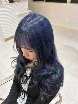 ルシエバイファブリック(Lucie by fabrique) 深みと透明感を両立したネイビーブルーカラー