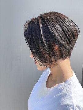 オーストヘアジジ(Aust hair Gigi) 大人かわいい耳かけマニッシュショート　アッシュブラウン kiyo