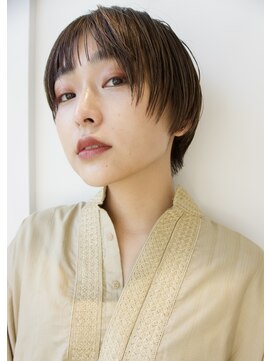 キヨイ(kiyoi) ハイライトがポイント　モードショートヘア