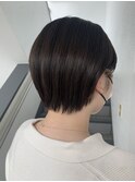インナーカラーがポイントの丸みショート