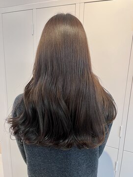 シダ(sida SAIIN) 20代30代肌映え透明感柔らかベージュ