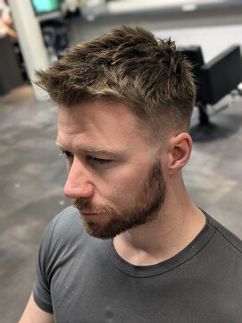 フランクスバーバーリベラルド 横浜(FRANK'S BARBER LIBERALD) ラフトップスキンフェード髭トリムカジュアルメンズカット