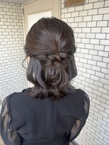 ハーフアップ　ミディアムヘア　結婚式ヘア　お呼ばれヘア