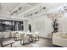 アドール(ADOR)の雰囲気（広々とした店内◎友達同士、カップル、子連れの方も大歓迎＃韓国）