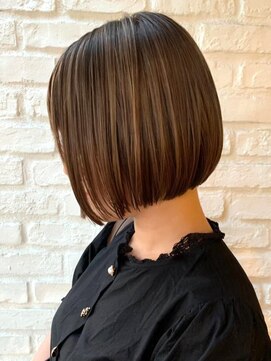 オッジ 西新店(Oggi) ブラウンベージュ ボブ 切りっぱなしボブ ブリーチ 艶髪 20代