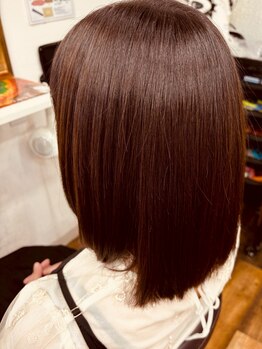 豊富な経験と、圧倒的知識を持つ実力派スタイリストがあなたの髪に一番ベストなスタイルをご提案◎