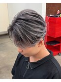 ホワイトシルバーアッシュバレイヤージュツーブロセンターパート
