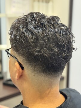 アナザーワールドココン(ANOTHER WORLD cocon) 短髪フェードパーマ