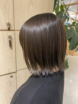 アドラーブル 万代店 (adorable)&nbsp;【まろやかオリーブベージュ】艶感ボブ　ハイライトカラー