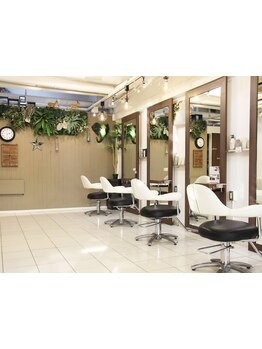 ダメージや、髪質による悩みをお持ちの方必見★低刺激性で安心のオーガニック植物成分配合カラーが大人気♪