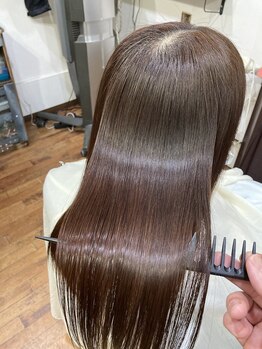 「魔法の粉＝POWDER PLEX」と「X TREATMENT」を使用した徹底ケアで内部から補修。芯から美しいツヤ髪へ…☆