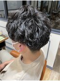 メンズショートカット　ゆるめナチュラルパーマ