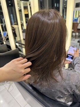 エアー 銀座タワー(AIR) 透明感アッシュで大人かわいいミディ