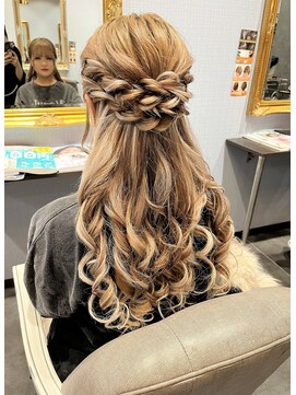 ハナハナプラス(hana hana+) 綺麗めハーフアップ