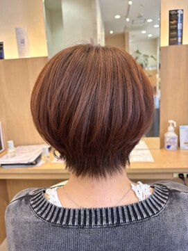 ウイバイファースト(u'i by first) コロンとした丸みが可愛い、短めのボブスタイル