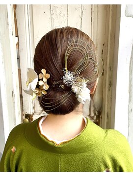 ホワイトルーム(White Room) 和装タイトシニヨン