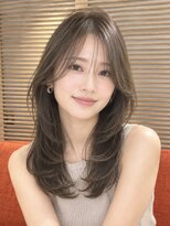 オアシスアヴェダ ザ・ペニンシュラ東京(OASIS AVEDA)&nbsp;大人セミロングレイヤー・前髪カット・艶髪・グレージュ30代