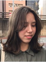 プラウド(proud) ミディアム　外ハネ　切りっぱなし　外国人風　アッシュ　ボブ