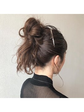 アコット(Acotto.) おしゃれ　おだんごアレンジ　お呼ばれ　ヘアアレンジ　結婚式