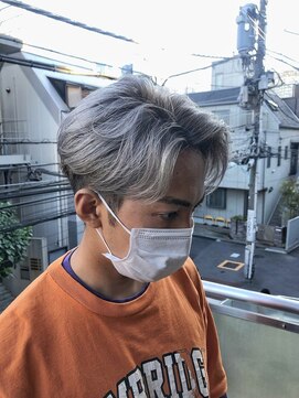 ピープスアンドスー 表参道 渋谷(Peeps&Suu.) メンズカット　ホワイトカラー　刈り上げ　センターパート