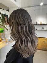 ピグメント(pigment) ベージュ系バレイヤージュ