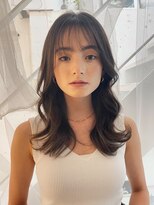 ピークアブー 銀座並木通り(PEEK-A-BOO) 顔まわりにレイヤーが入ったロングスタイル