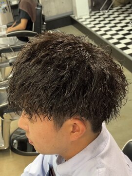 メイン(MENIN) ツイストパーマ[相模大野/メンズカット］